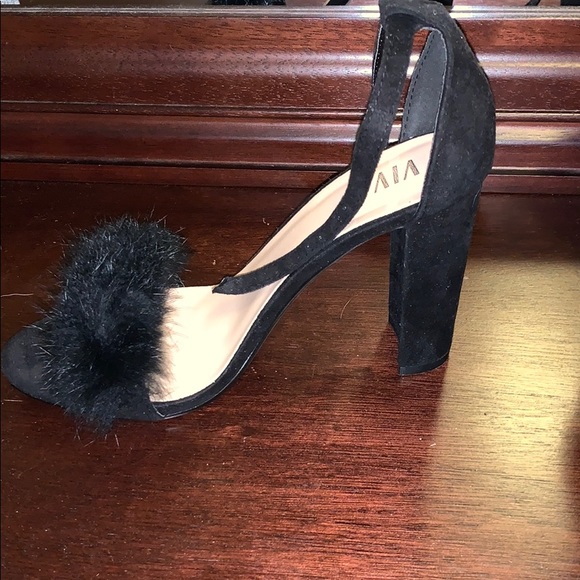 COPY - Fuzzy heels! Faux fur sandal heels - Picture 2 of 3